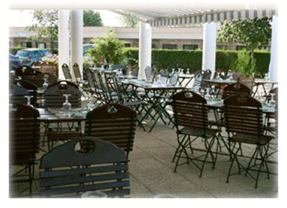 Les Colonnes Strasbourg Zenith Hotel Eckbolsheim Bagian luar foto