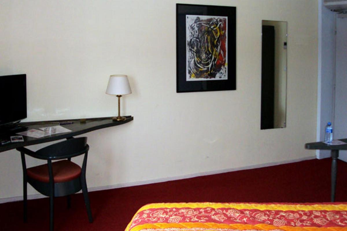 Les Colonnes Strasbourg Zenith Hotel Eckbolsheim Bagian luar foto