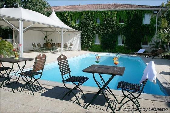 Les Colonnes Strasbourg Zenith Hotel Eckbolsheim Bagian luar foto