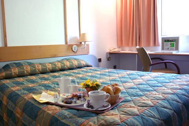 Les Colonnes Strasbourg Zenith Hotel Eckbolsheim Bagian luar foto